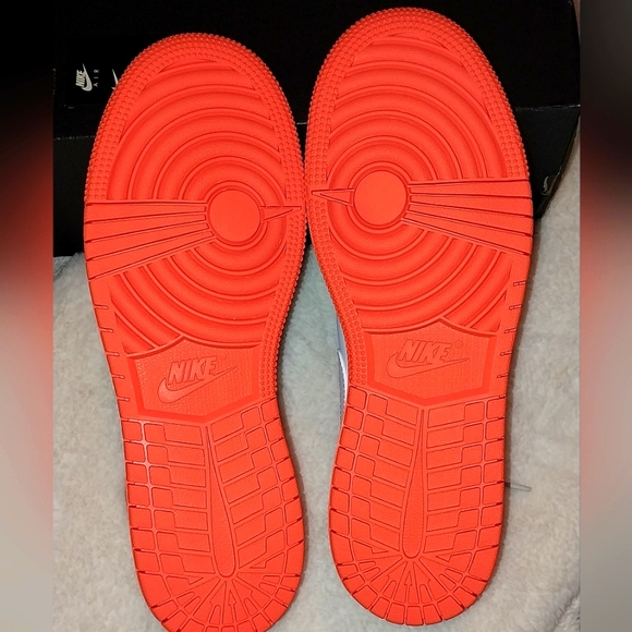 Nike Air Jordan 1 Mid GS Electro Orange - Picture 9 of 12